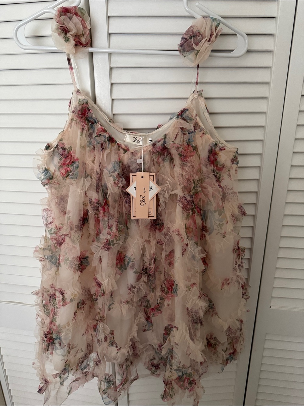 NWT women’s Floral Ruffle Chiffon Camisole - Blush Pink, size Medium